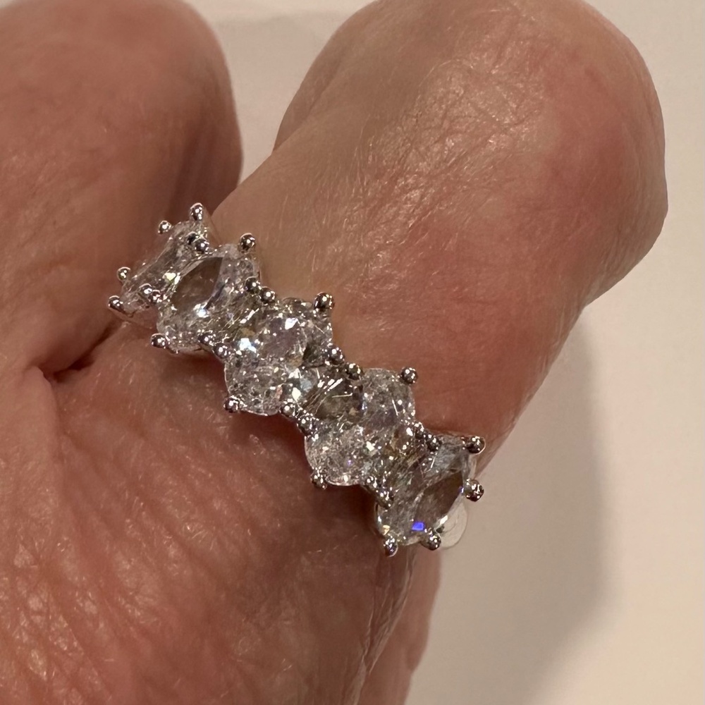 Like new Kendra Scott Cailin SS ring size 8